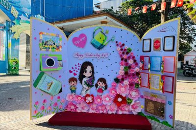 Cuộc thi làm báo tường chào mừng ngày 20-11