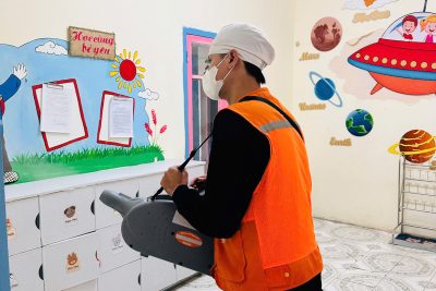 CÔNG TÁC  PHUN THUỐC PHÒNG CHỐNG MUỖI TẠI TRƯỜNG MẦM NON SAO VÀNG