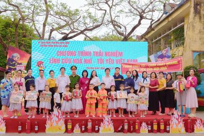 Hoạt động trải nghiệm bé là lính cứu hoả nhí – Tôi yêu Việt Nam